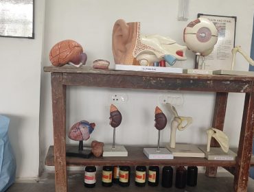 INSTRUMENTS IN BIOLOGY LAB