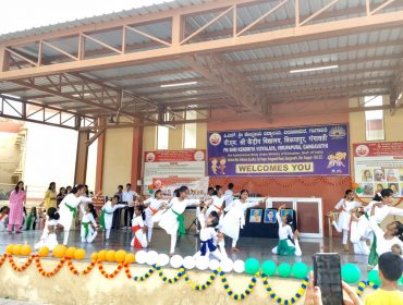 Dance by primary students on Independence Day
