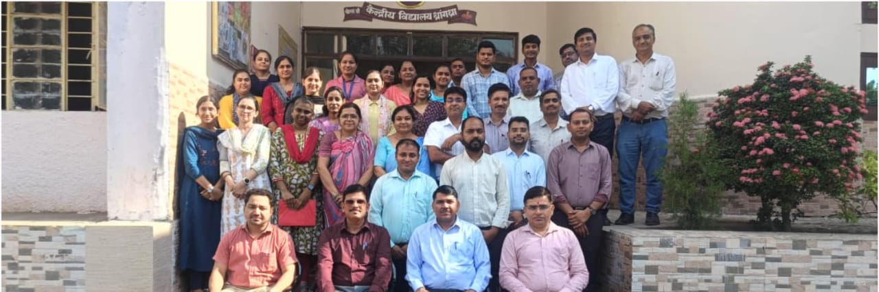 Yalangoch kokraklar KVNda korsatildi. Yalangoch kokraklar KVNda korsatildi.