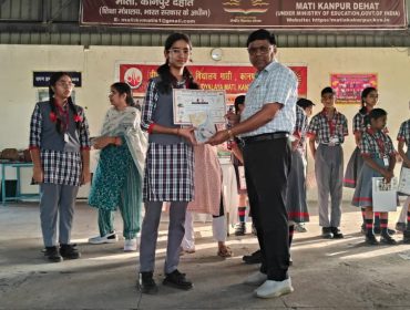 हिंदी माह प्रमाण्पत्र वितरण (1)