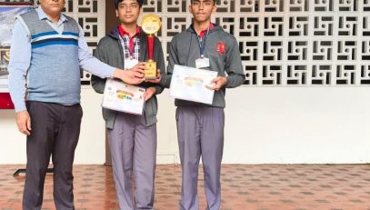 कक्षा दस के नहुष और सरवद ने जिला स्तरीय प्रश्नोत्तरी प्रतियोगिता में प्रथम स्थान प्राप्त किया और राज्य स्तरीय प्रतियोगिता के लिए चयनित हुए।