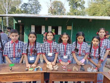 छात्रों द्वारा क्ले मॉडलिंग