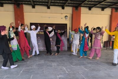 केविएस स्थापना दिवस पर आयोजित सामूहिक नृत्य