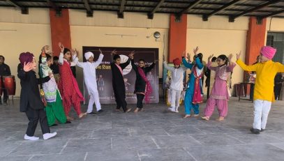 केविएस स्थापना दिवस पर आयोजित सामूहिक नृत्य