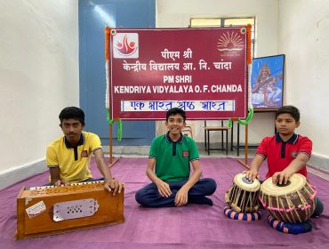 ईबीएसबी गतिविधियों के दौरान छात्र द्वारा गीत
