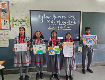 सतर्कता जागरूकता सप्ताह पर पोस्टर बनाना