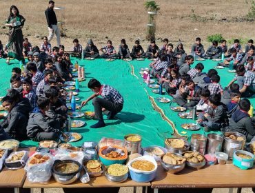 सामुदायिक दोपहर का भोजन