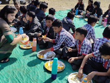 सामुदायिक दोपहर का भोजन