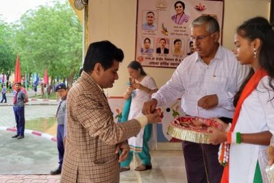 Welcoming the chief guest at the Independence Day ceremony