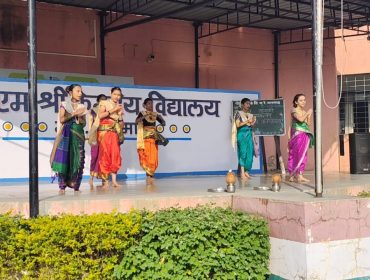 समूह नृत्य प्रतियोगिता