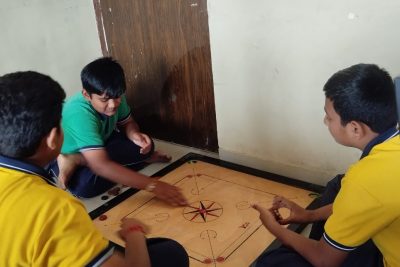 Carrom board