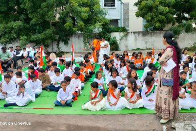 primary students on indepedence day