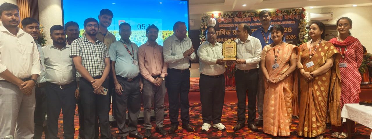 Sh. Vivek Kishore, Principal, PM SHRI KV OF NALANDA, receiving award from Honorable Dr. Ajai Kumar Mishra, Deputy Commissioner KVS RO Patna for securing highest P.I. with 100 % results in Class XII CBSE Board Exam-2026 in KVS Patna Region.