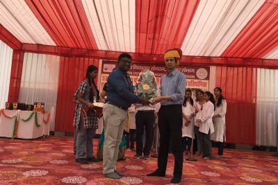 principal-with-district-collector-during-science-exhibition