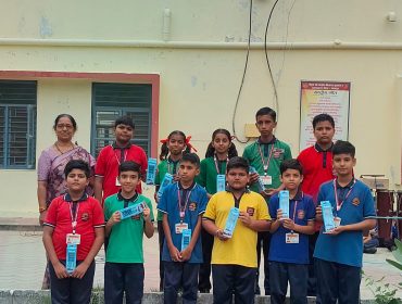 Awarded incentives to the Student Council members in recognition of their support in the smooth management of the morning assembly.