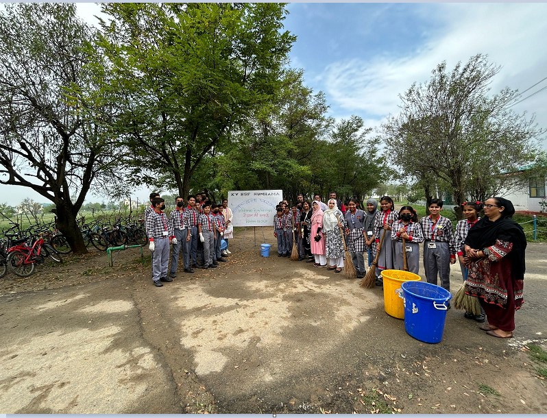 CLEALINESS DRIVE IN THE VIDYALAYA