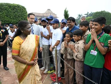 भारत के माननीय राष्ट्रपति का पी एम श्री केवी ग्रेटर नोएडा के छात्रों से संवाद