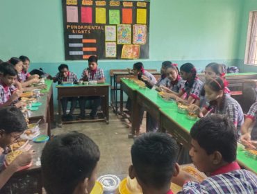 सामुदायिक दोपहर का भोजन