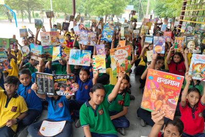 पढ़ाई महीने के जश्न के दौरान पढ़ने की गतिविधि