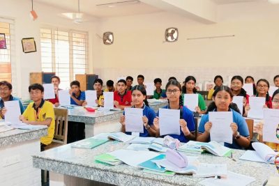 सैंपल पेपर बुक डिस्ट्रीब्यूशन