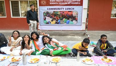 STUDENTS ENJOYING COMMUNITY LUNCH