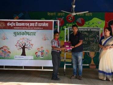 Bongakola Donating books