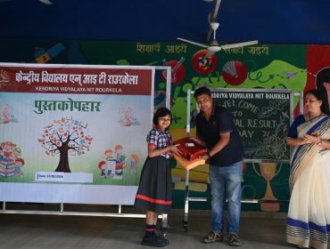 Ramashrita donating books