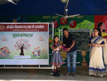 Dibyanshi donating books