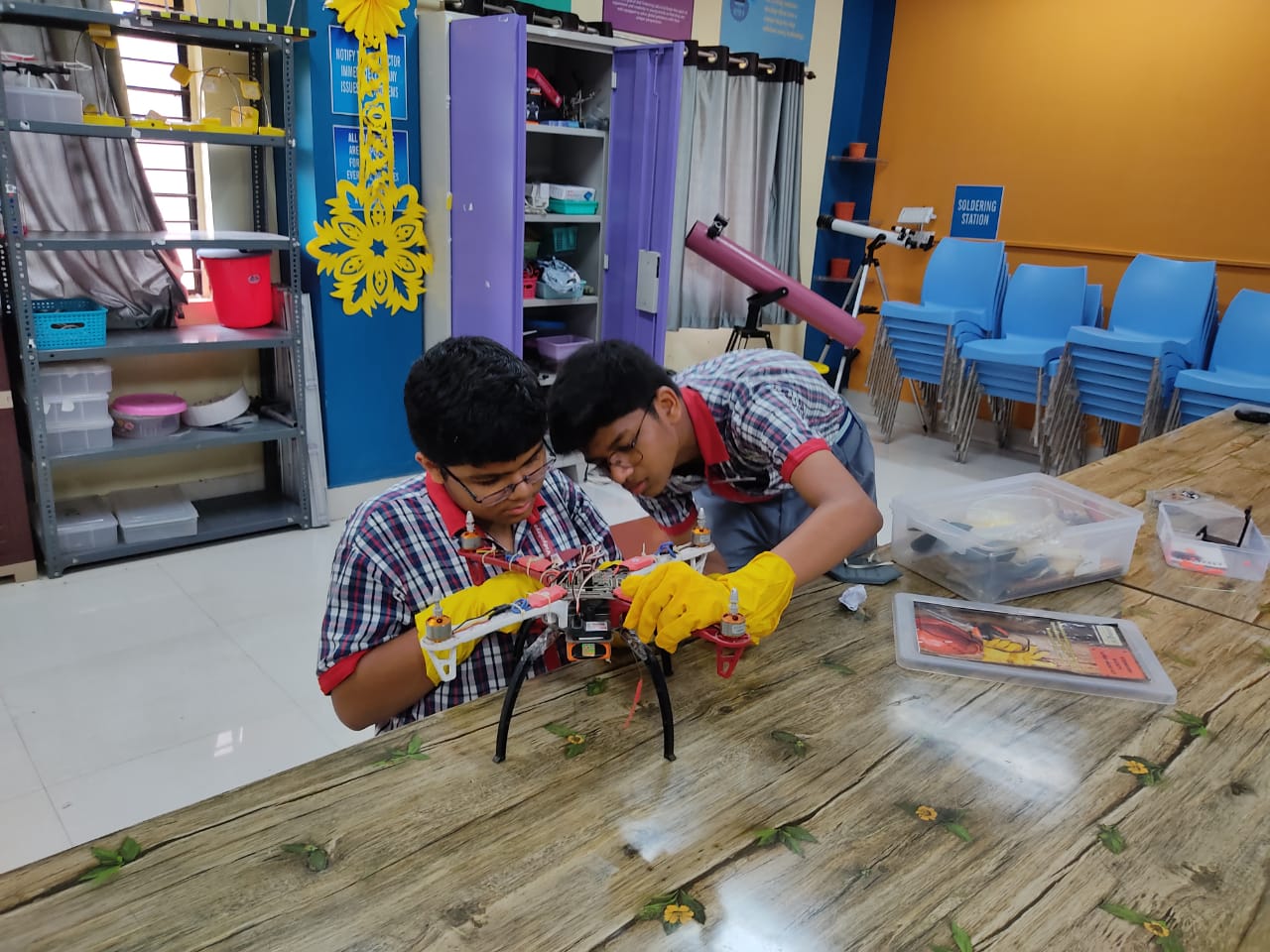 STUDENTS MAKING DRONE IN ATL