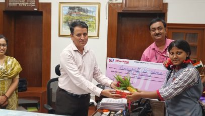 सी बी एस ई टॉपर्स को डीआरएम, एस ई रेलवे खड़गपुर द्वारा सम्मानित किया गया