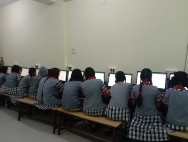 कंप्यूटर लैब में आईसीटी गतिविधि