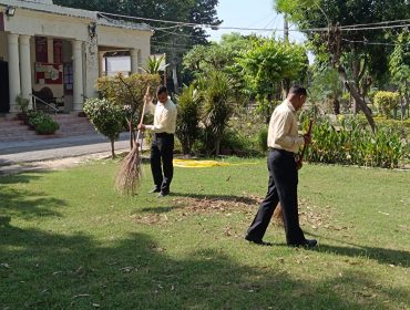 TEACHERS IN Cleanliness Drive