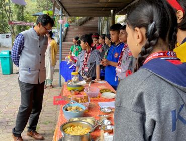 बैगलेस दिवस पर प्राचार्य का दौरा