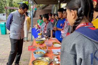 बैगलेस दिवस पर प्राचार्य का दौरा