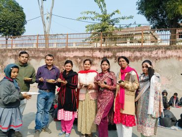 प्राथमिक विंग का सामुदायिक दोपहर का भोजन