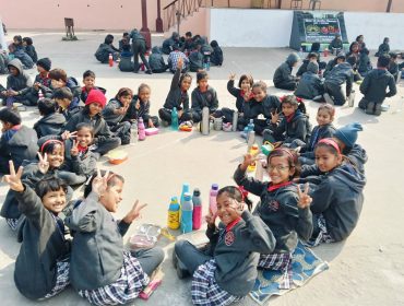 प्राथमिक विंग का सामुदायिक दोपहर का भोजन