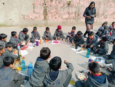 प्राथमिक विंग का सामुदायिक दोपहर का भोजन