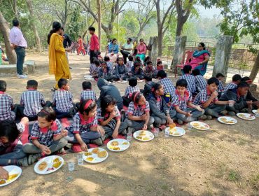 प्राथमिक बच्चों का क्षेत्र भ्रमण