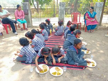 प्राथमिक बच्चों का क्षेत्र भ्रमण
