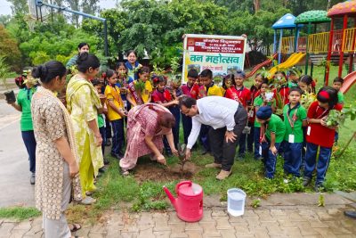 Vanmahotsava celebrated by little buds