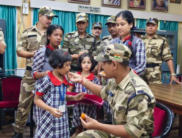 Raksha Bandhan Jawans giving sweets