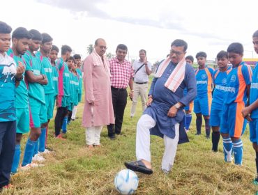 मुख्य अतिथि द्वारा किकऑफ़