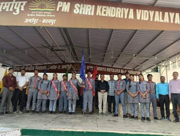पीएम श्री केंद्रीय विद्यालय नंबर 2, अरमापुर, कानपुर में स्टूडेंट काउंसिल के पदाधिकारियों को बैज दिए गए।