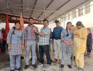पीएम श्री केंद्रीय विद्यालय नंबर 2, अरमापुर, कानपुर में स्टूडेंट काउंसिल के पदाधिकारियों को बैज दिए गए।