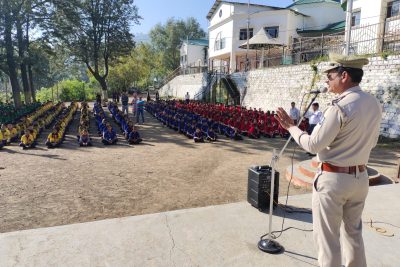 पुलिस द्वारा सड़क सुरक्षा सप्ताह जागरूकता