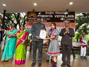 Students who got 100 percent attaendace are being awarded