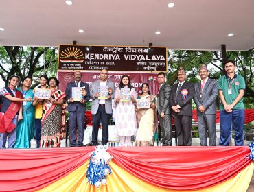 Chairman VMC, Inagruating Vidyalaya Magazine with Magazine Commitee