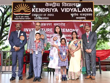 Presenting Badges of Honor to Primary Council Members