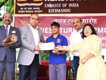 Chairman VMC presenting Award to CBSE High Acheivers