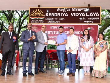 Chairman VMC presenting Award to CBSE High Acheivers
